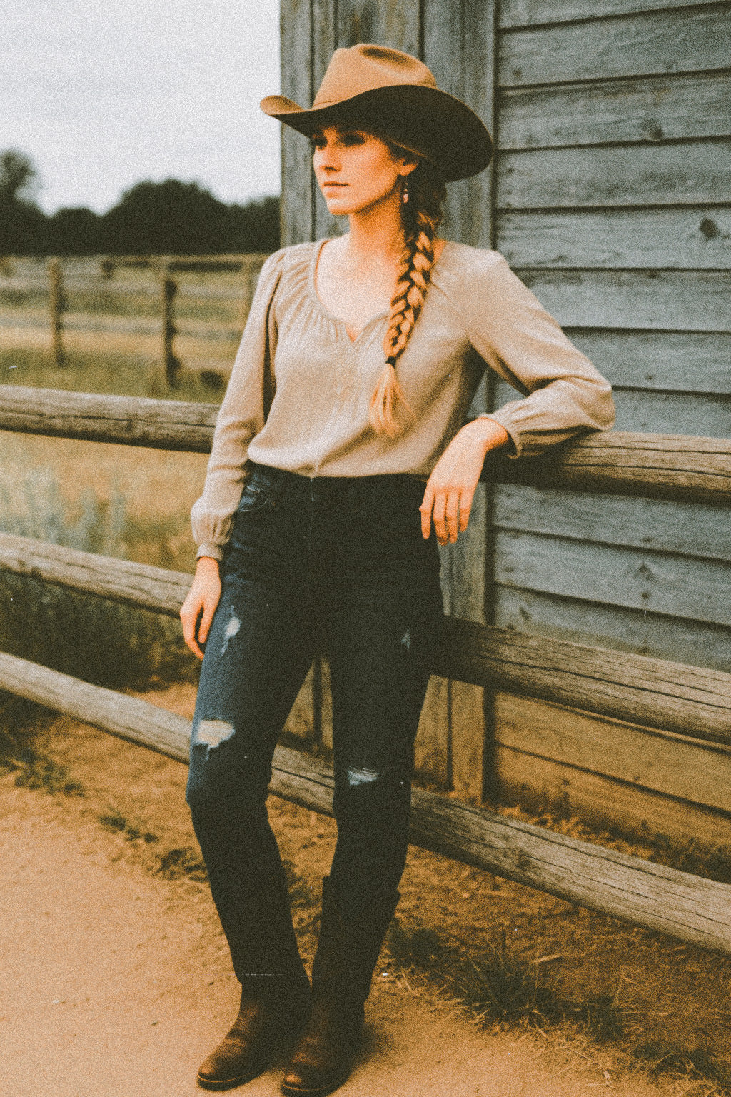 Effortless Edge Mid-Rise Denim - Sz 4/27