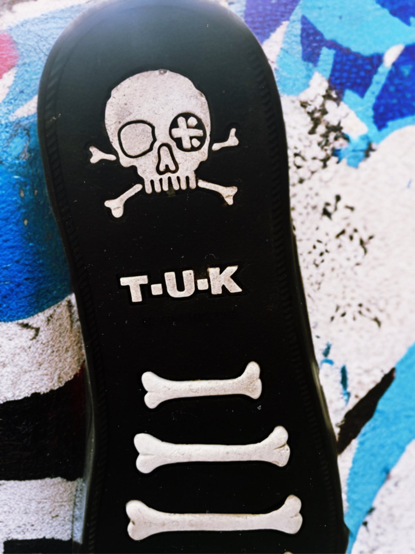 🖤 T.U.K. Unisex White Leather VLK Creeper Sneaker with Skull Print